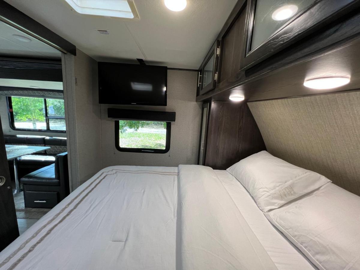Lake Front Rv Experience Close To Port Canaveral And Kennedy Space Center Hotel Titusville Bagian luar foto