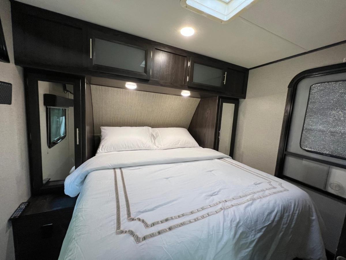 Lake Front Rv Experience Close To Port Canaveral And Kennedy Space Center Hotel Titusville Bagian luar foto